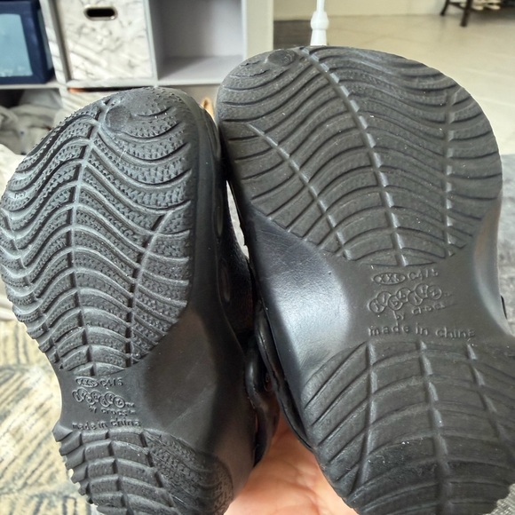EUC Jibbitz by CROCS Kids Black Water Shoes XXS C4/5 Baby UNISEX - Picture 7 of 16